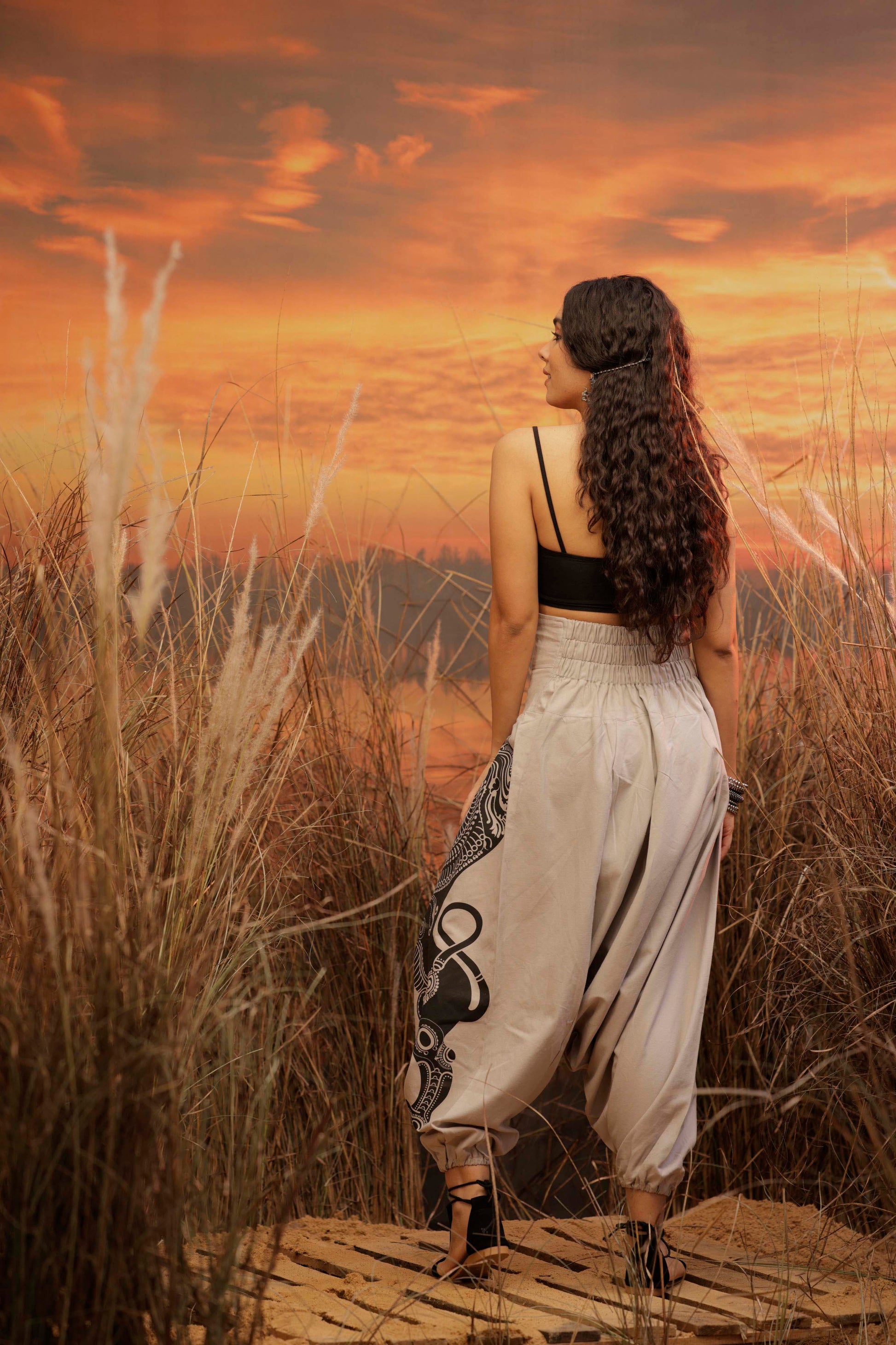 standout thai baggy black harem pant india the veshti company harem pants for men harem pants for women harem trousers hippie pants harem joggers bohemian boho pant adaddin pants enimane harem pants